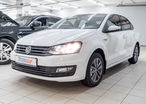 Замена галогенных ламп на Фольксваген Поло / Volkswagen Polo и установка LED габаритов