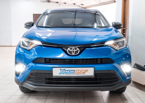 Замена штатного галогена в ПТФ Toyota RAV4 на светодиоды