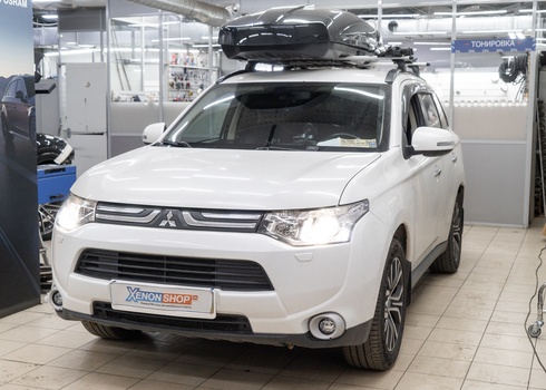 Замена штатных линз Mitsubishi Outlander (2013)