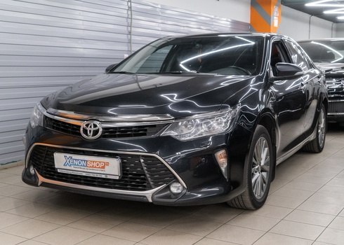 Устранение запотевания фары Toyota Camry V55 (2017)