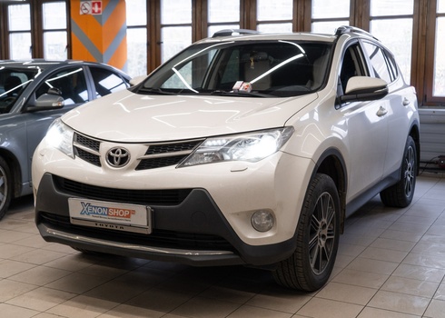 Замена штатных ксеноновых ламп Toyota RAV4 (2014)