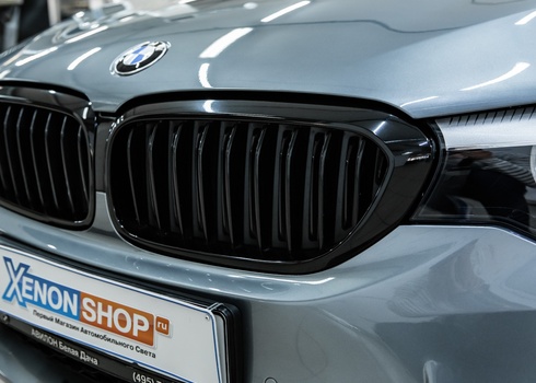 Оклейка ноздрей BMW G30 черным винилом Oracal