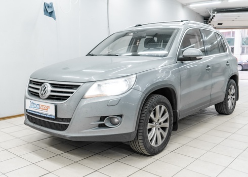 Замена ксеноновых ламп в фарах Фольксваген Тигуан / Volkswagen Tiguan