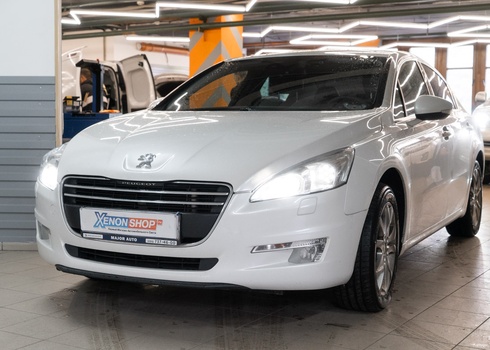 Замена ксеноновых ламп Peugeot 507 (2012)