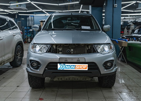 Замена штатных линз в фарах Mitsubishi Pajero Sport (2014) на LED-модули