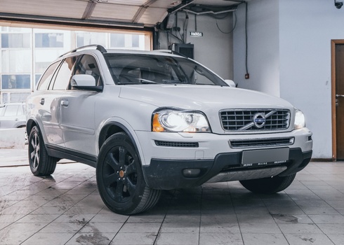 Замена линз в фарах Volvo ХС90 (2012) на новые ксеноновые модули