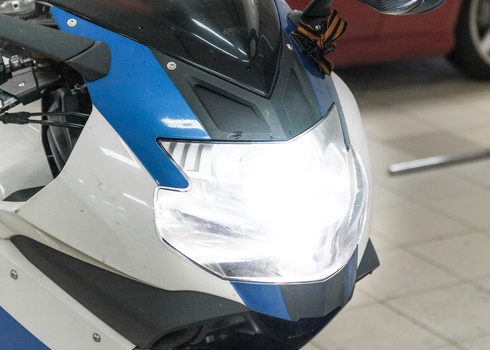 Установка ксеноновых ламп DIXEL H1 и габаритных MTF W5W на мотоцикл БМВ К1300С / BMW K1300S
