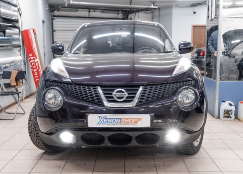 Замена галогенных ламп в ПТФ Nissan Juke на светодиодные лампы