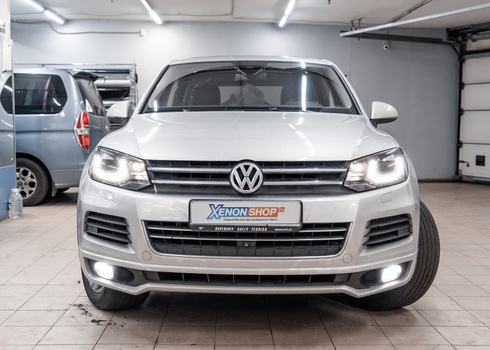 Замена заводских ПТФ и установка в них светодиодных ламп на Volkswagen Touareg рест.