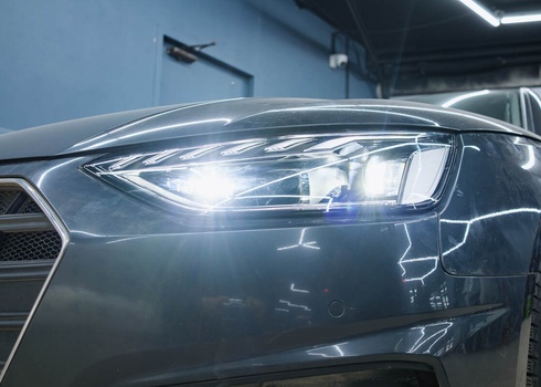 Замена стекла левой фары Audi A4