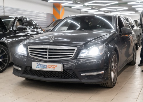 Замена ксеноновых ламп Mercedes-Benz W204 (2012)