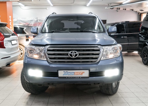 Замена галогена в ПТФ Toyota Land Cruiser 200 (2008) на LED