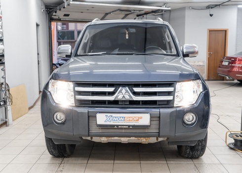 Замена линз в фарах Mitsubishi Pajero IV (2012)