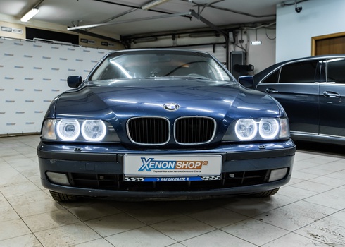 Установка ангельских глазок на БМВ Е39 / BMW E39 + устранение запотевания фар