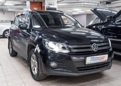 Установка в рефлекторные фары Volkswagen Tiguan (рестайлинг) светодиодных линз MTF