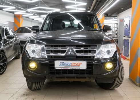 Установка двухрежимных LED ПТФ на Mitsubishi Pajero IV (2011)