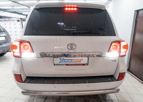 Установка LED в задний ход Toyota Land Cruiser 200