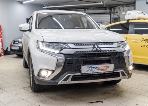 Установка противотуманных фар на Mitsubishi Outlander III (рестайлинг)