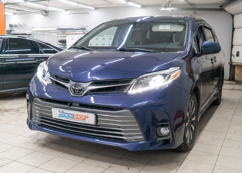 Замена линз Toyota Sienna (2018)