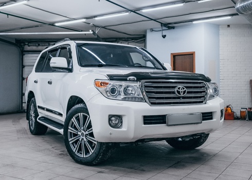 Замена ксеноновых линз Toyota Land Cruiser 200 с покраской масок в черный мат