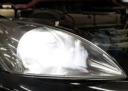 Замена ксеноновых ламп на светодиодные SHO-ME G7 LH-H4 + полировка фар у Mitsubishi Lancer IX