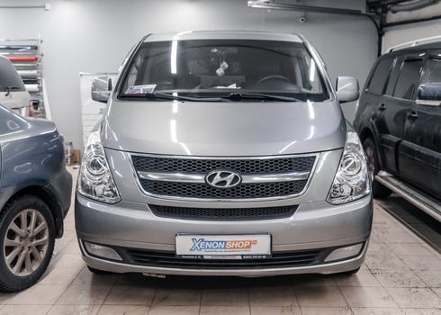 Установка светодиодных линз MTF на Hyundai Starex (2011)