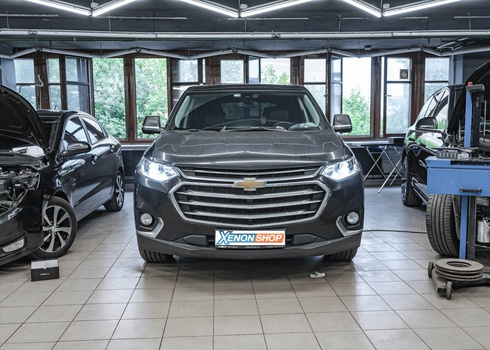 Замена штатных линз Chevrolet Traverse на светодиодные модули