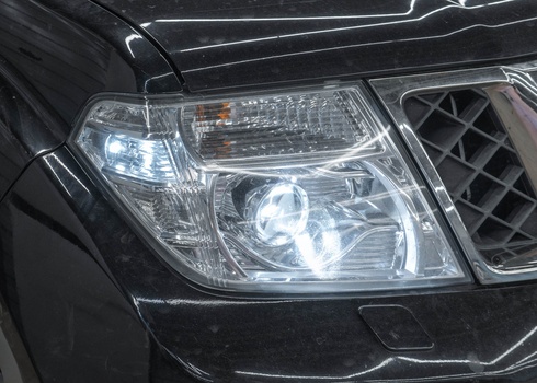 Устранение запотевания фары Nissan Pathfinder (2012) с заменой блока розжига