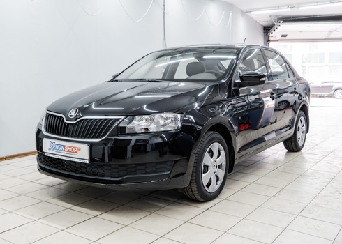 Тонировка задних стекол Skoda Rapid пленкой LLumar