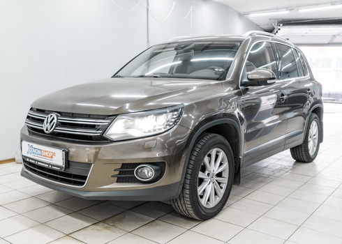 Замена ламп в ближнем свете Фольксваген Тигуан / Volkswagen Tiguan