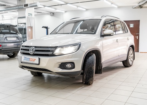 Замена ксеноновых ламп Фольксваген Тигуан / Volkswagen Tiguan