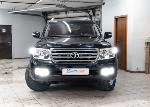 Установка светодиодных ламп в ПТФ Toyota Land Cruiser 200