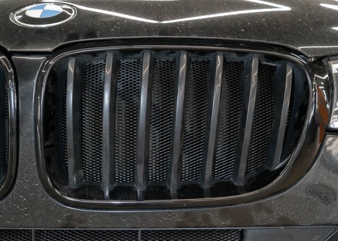 Установка металлической сетки в бампер BMW X4 F26 (2014)