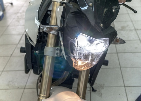 Монтаж светодиодов MTF-Light H4 (4500K) Night Assistant на мотоцикл БМВ Ф800Р / BMW F800R