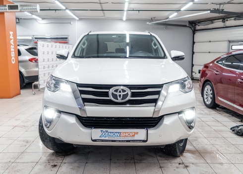 Установка светодиодов в ПТФ Toyota Fortuner II