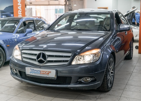 Замена стекла и блока розжига на запотевшей фаре Mercedes-Benz C350 W204 (2007)