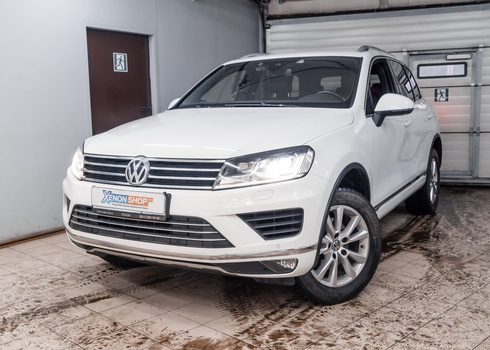 Замена выгоревших ламп ближнего света Volkswagen Touareg NF на лампы Philips