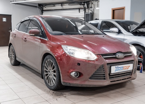 Замена ксеноновых ламп Ford Focus 3 (2012)