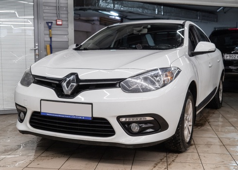 Устранение запотевания фары Renault Fluence (2016)