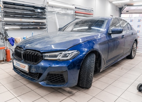 Устранение запотевания фары BMW 5 G30 (2018)