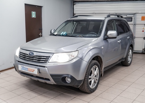 Замена ксеноновых ламп Subaru Forester (2010)