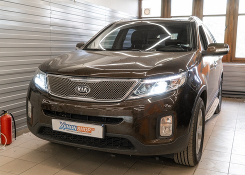 Замена заводских линз Kia Sorento (2014) на светодиодные модули MTF