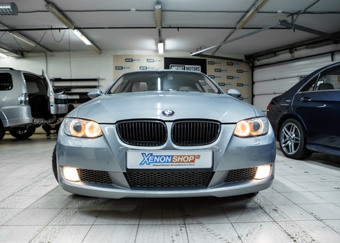 Установка светодиодных ламп в ПТФ БМВ Е92 / BMW E92