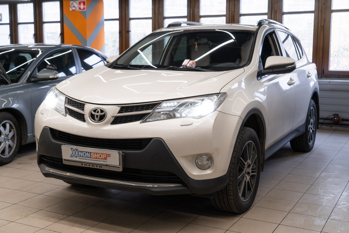 Замена штатных ксеноновых ламп Toyota RAV4 (2014)