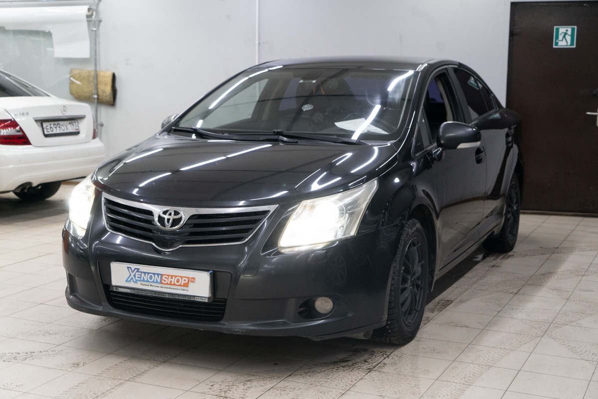 Замена штатных линз Toyota Avensis (2011) на светодиодные модули
