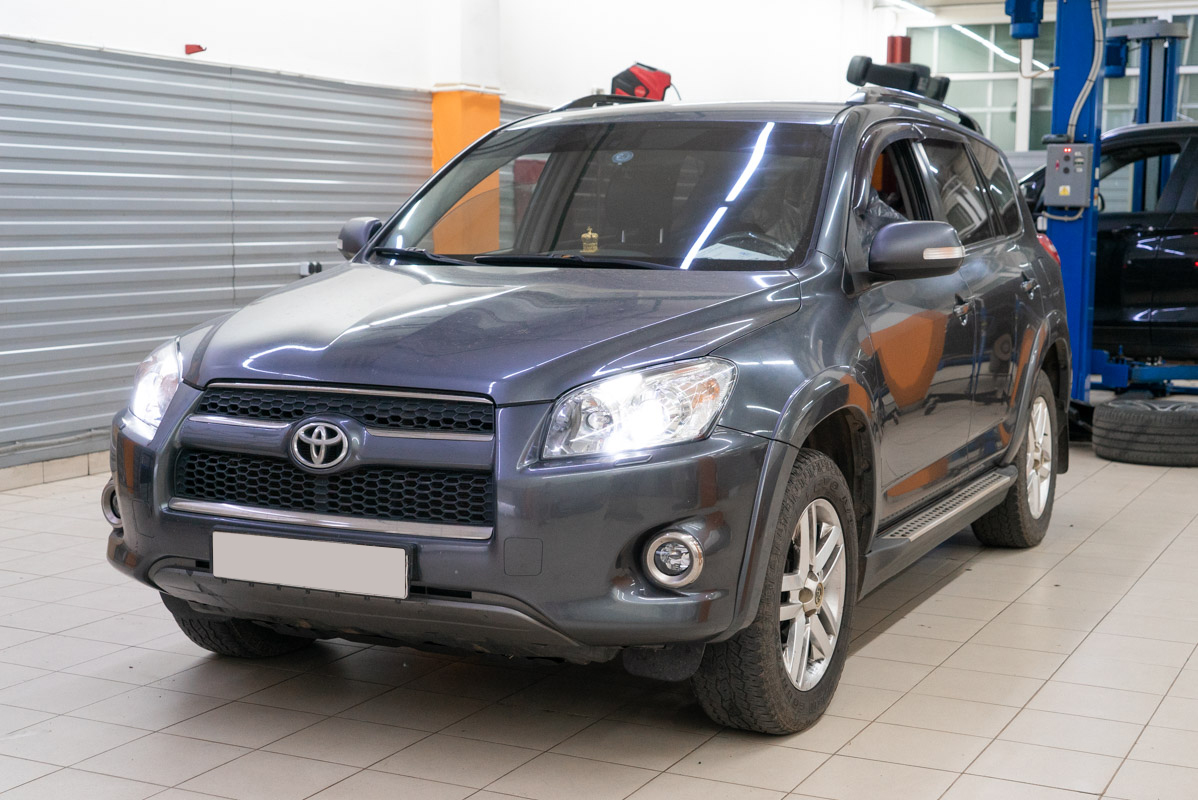 Замена линз и стекол фар Toyota RAV4 (2011)