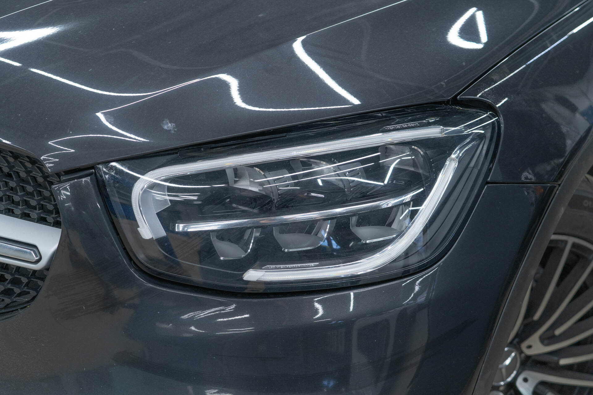 Устранение запотевания левой фары Mercedes-Benz GLC