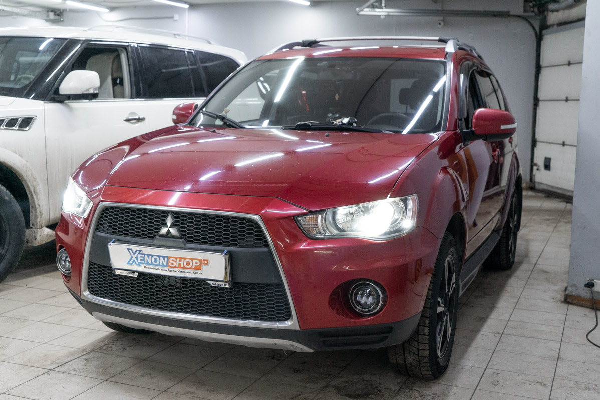 Установка LED-линз в фары Mitsubishi Outlander XL (2010)