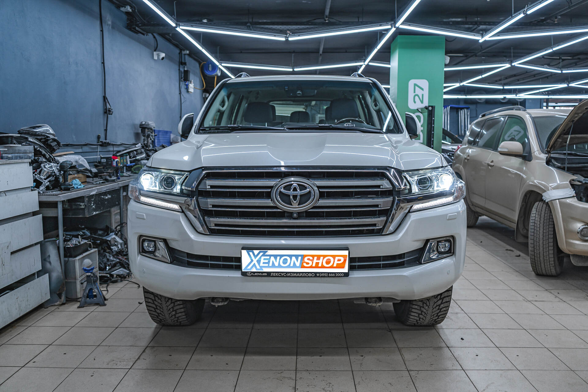 Замена линз в фарах Toyota Land Cruiser 200 на LED-модули