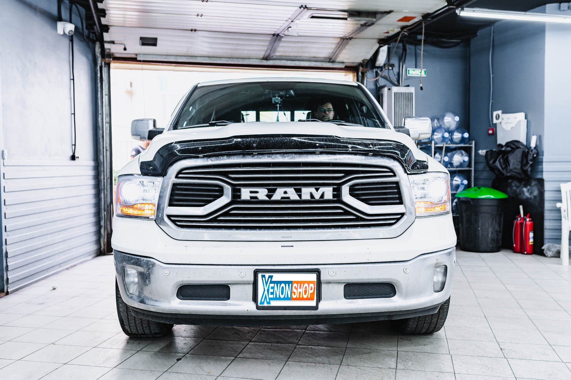 Установка светодиодных ламп в фары Dodge RAM